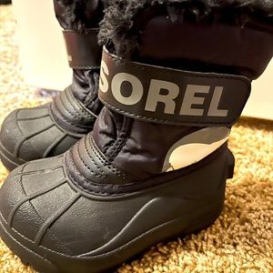 Sorel toddler snow boots Like New Condition